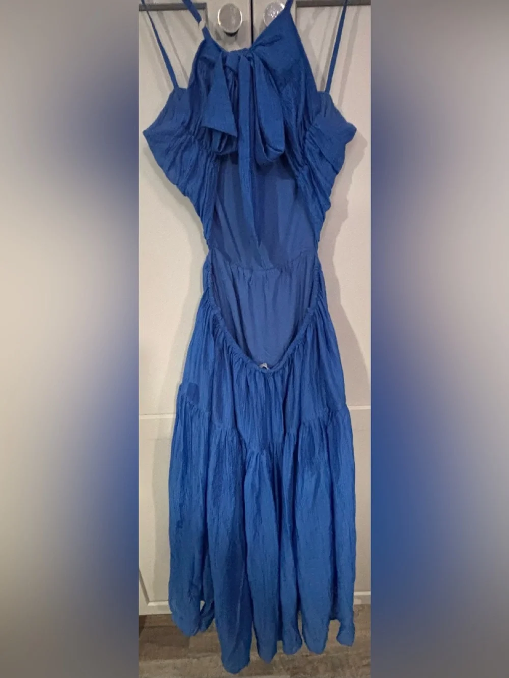 Moon River SHIRRED TIERED CUTOUT BACK TIE MIDI DRESS Size M